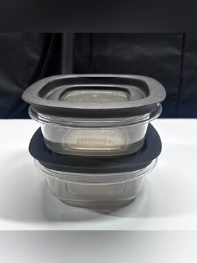 Rubbermaid Premier  Window Lids 1.25 Cup Containers 2 Containers